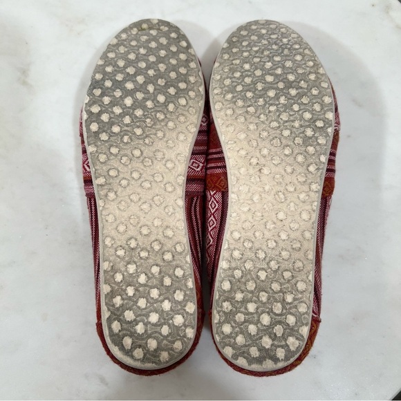 TOMS Red Aztec Patterned Slip-On Shoes Size 6.5 - Picture 11 of 11